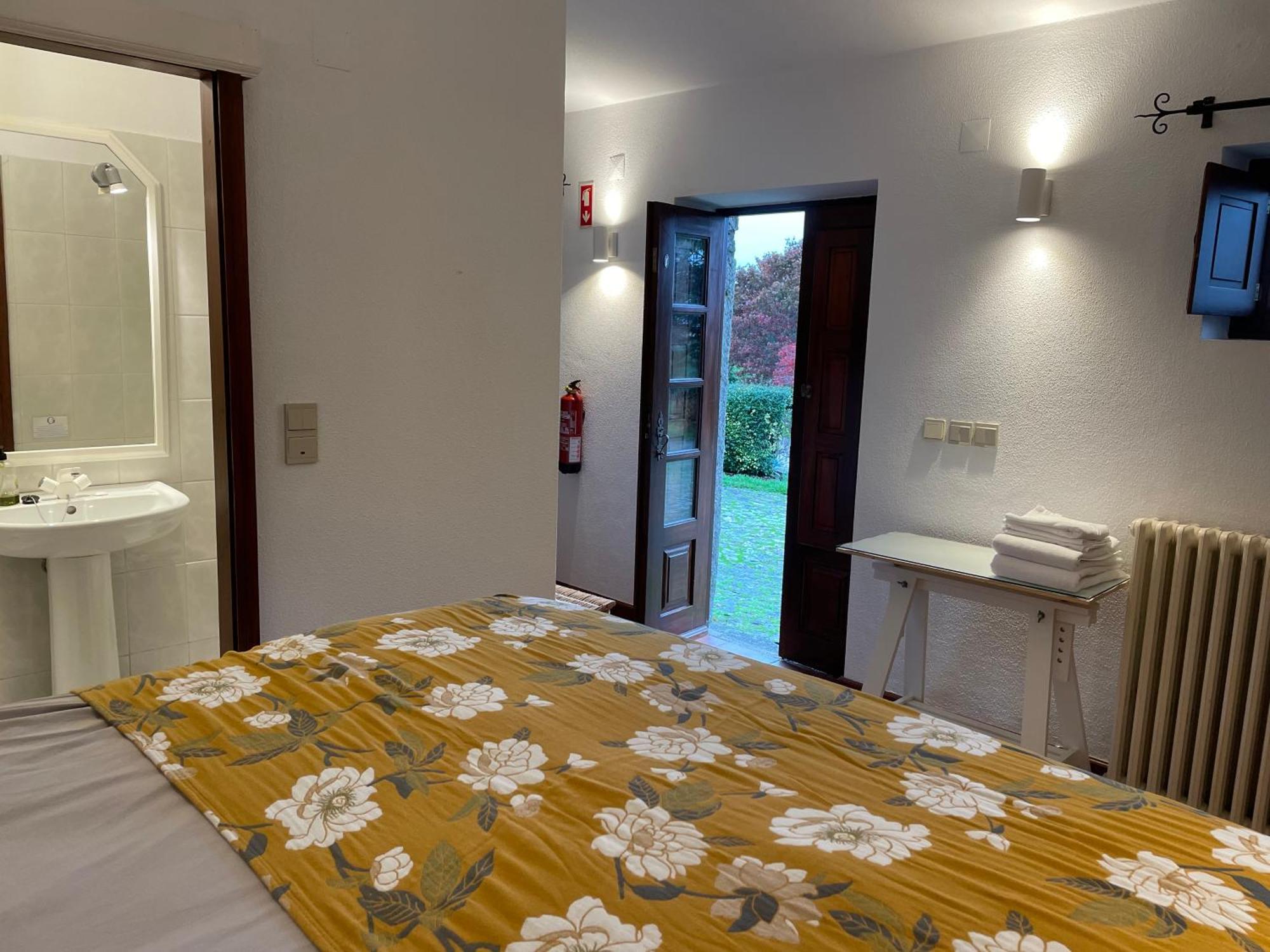 The Quixote House Bed and Breakfast Caminha Exteriör bild